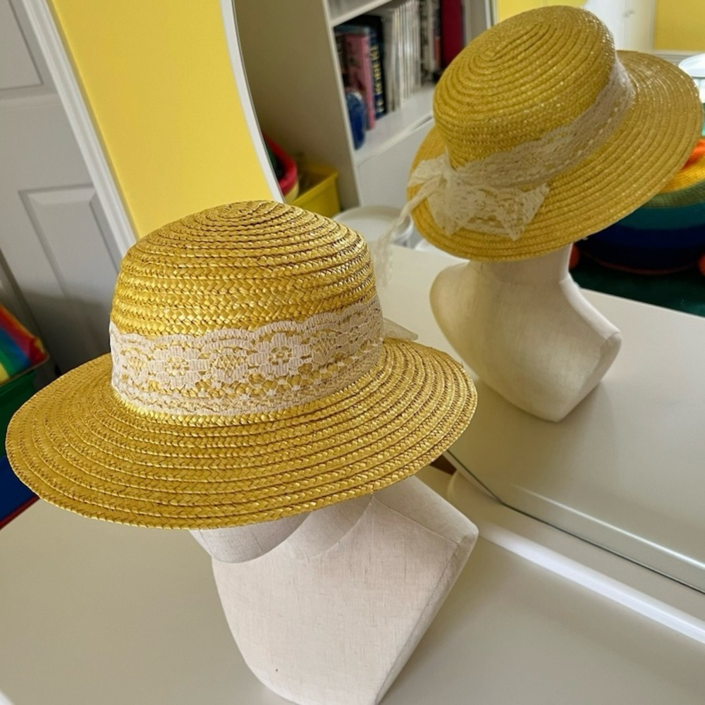 1980s Yellow Straw Hat, Round Crown, Incl. White Lace Ribbon & Rainbow Bandana - Picture 11 of 16